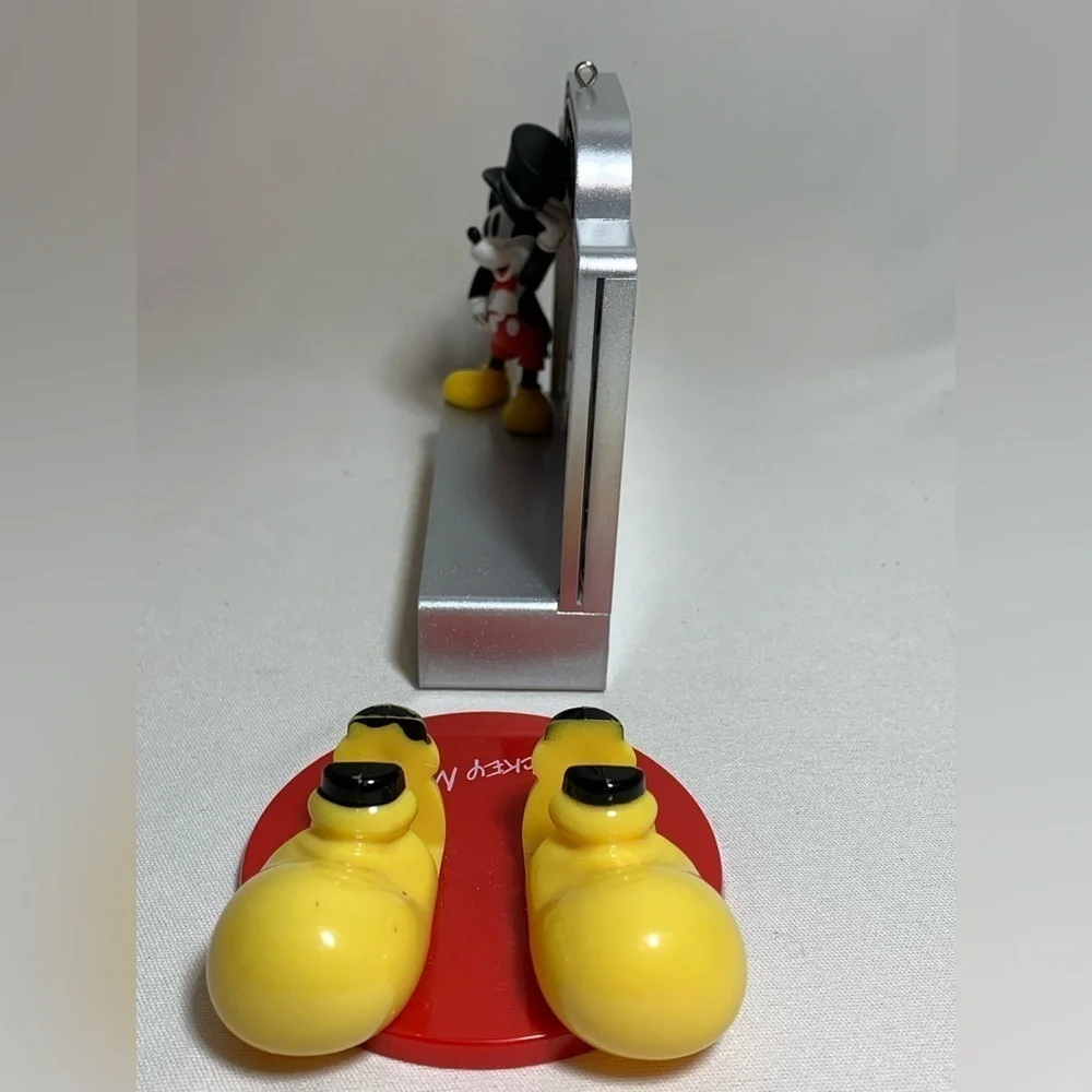 Hallmark Keepsake Ornament 2021 Disney Mickey Mouse 👣/On Top of the World Frame